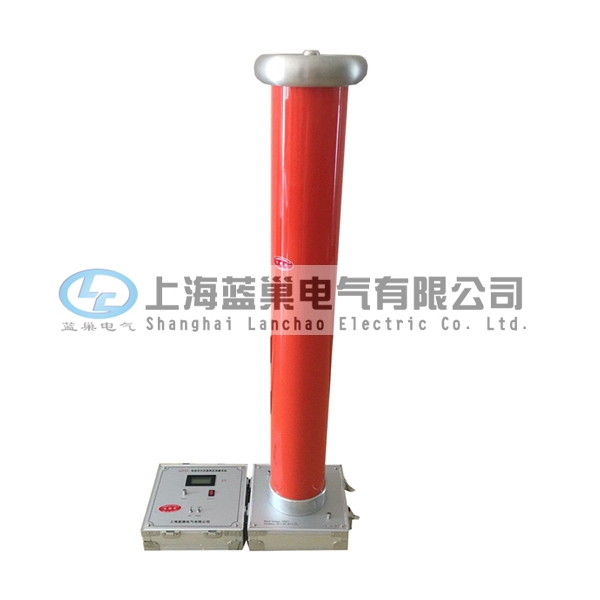 FRC系列交直流高压分压器（千伏表）通过仪表线与高压测量端相连，可实现远距离清晰读数使用安全、方便。输入阻抗高，线性度好，采用特殊的屏蔽技术，减少高压对示值的影响，从而实现高稳定度，高线性度。